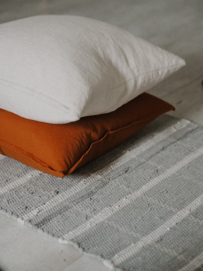 Scandinavian rugs: how to choose them for stylish and functional furniture