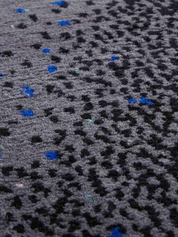 Minimalist rugs