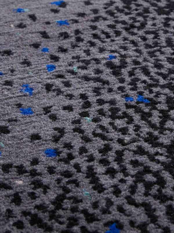 Minimalist rugs