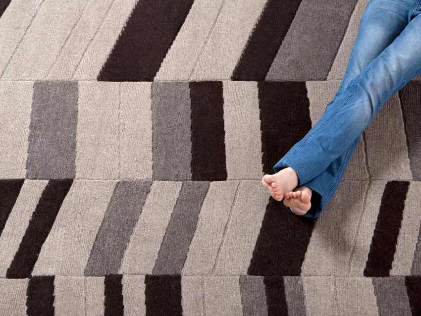Non-toxic wool rugs